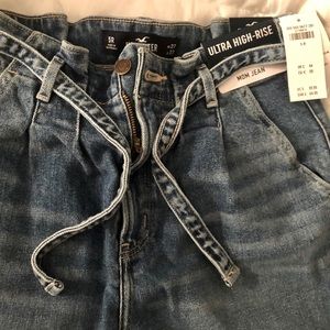 Hollister High Rise Mom Jeans NWT